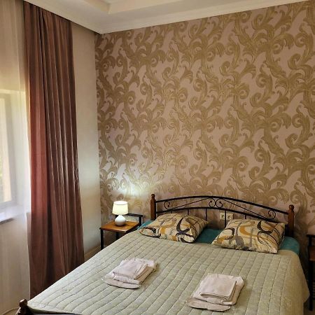 Hotel Dika Koetaisi Buitenkant foto